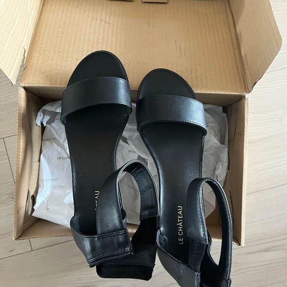 Sandals - Picture 7 of 8